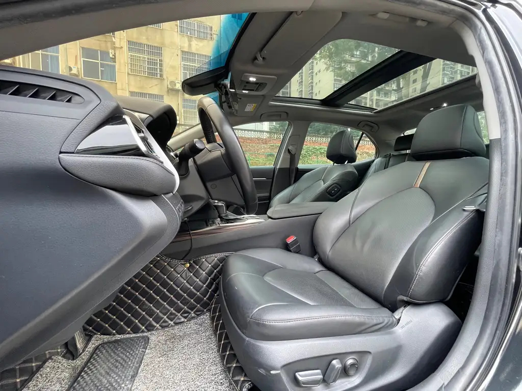 TOYOTA CAMRY 2020