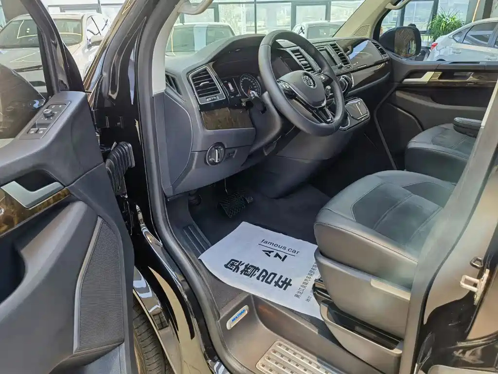 VOLKSWAGEN MULTIVAN 2019