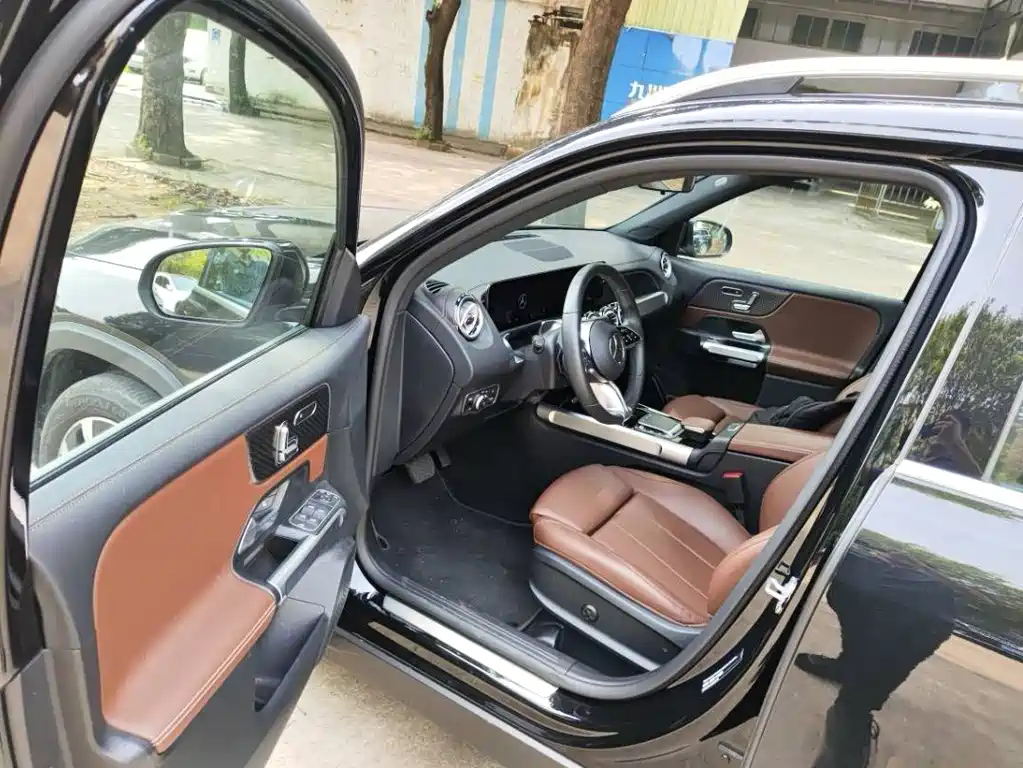 MERCEDES BENZ GLB 2024