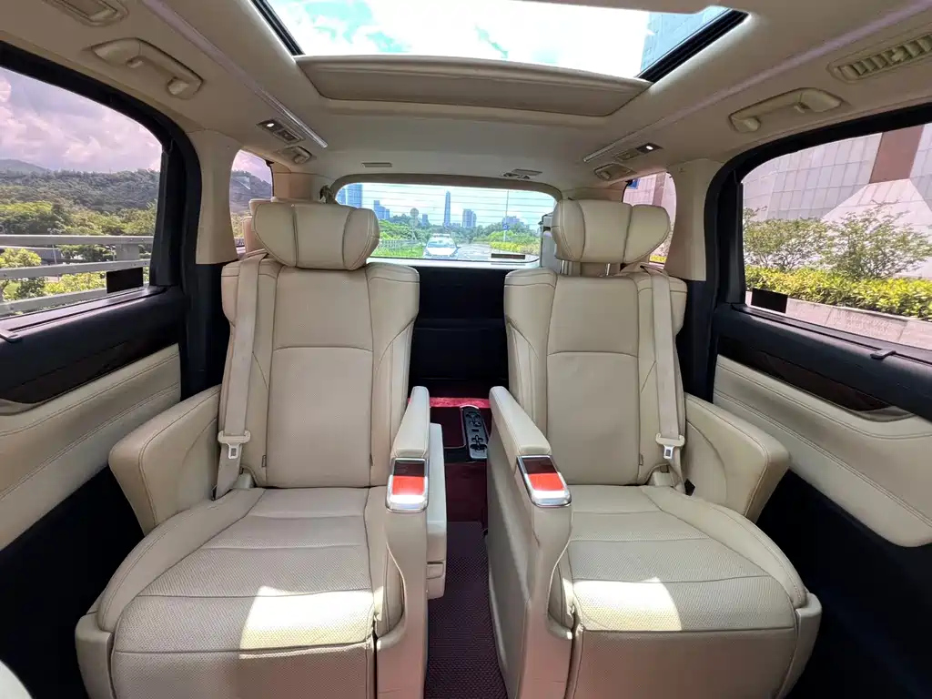 TOYOTA ALPHARD 2015