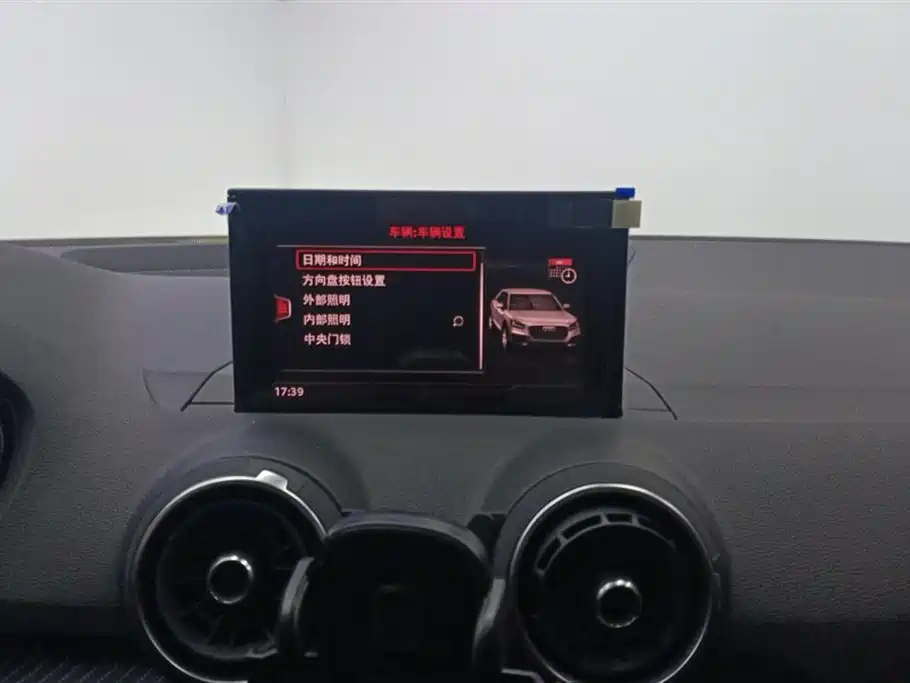 AUDI Q2L 2018