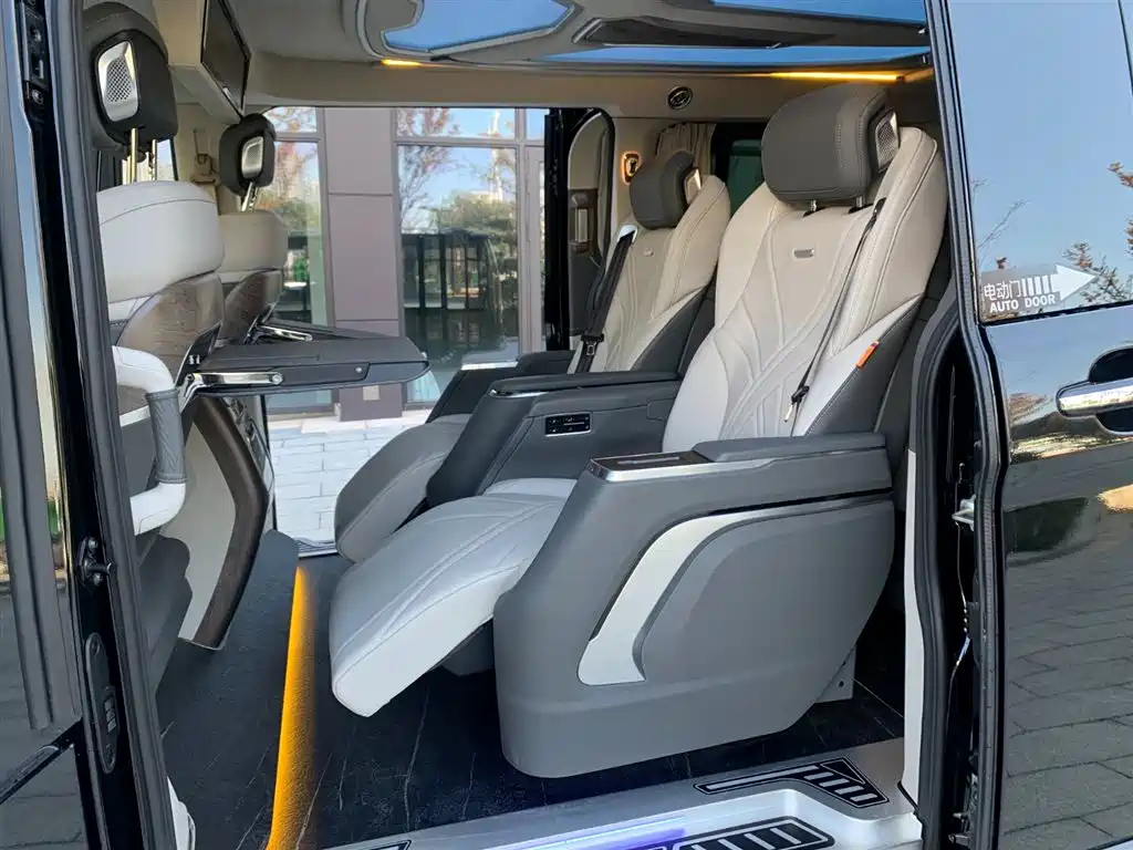 FORD TOUREO 2023