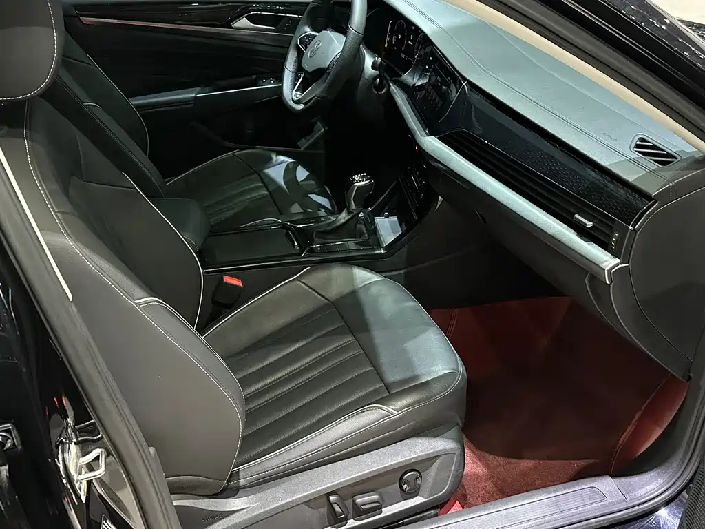 VOLKSWAGEN PASSAT 2023