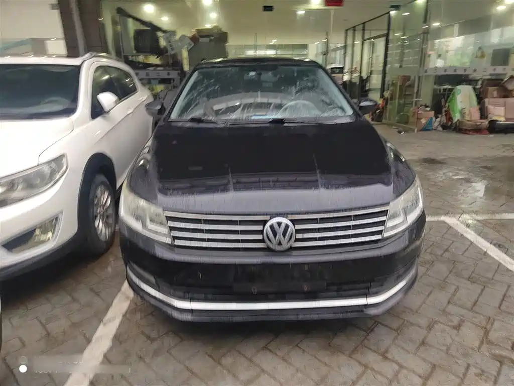 VOLKSWAGEN LAVIDA 2015