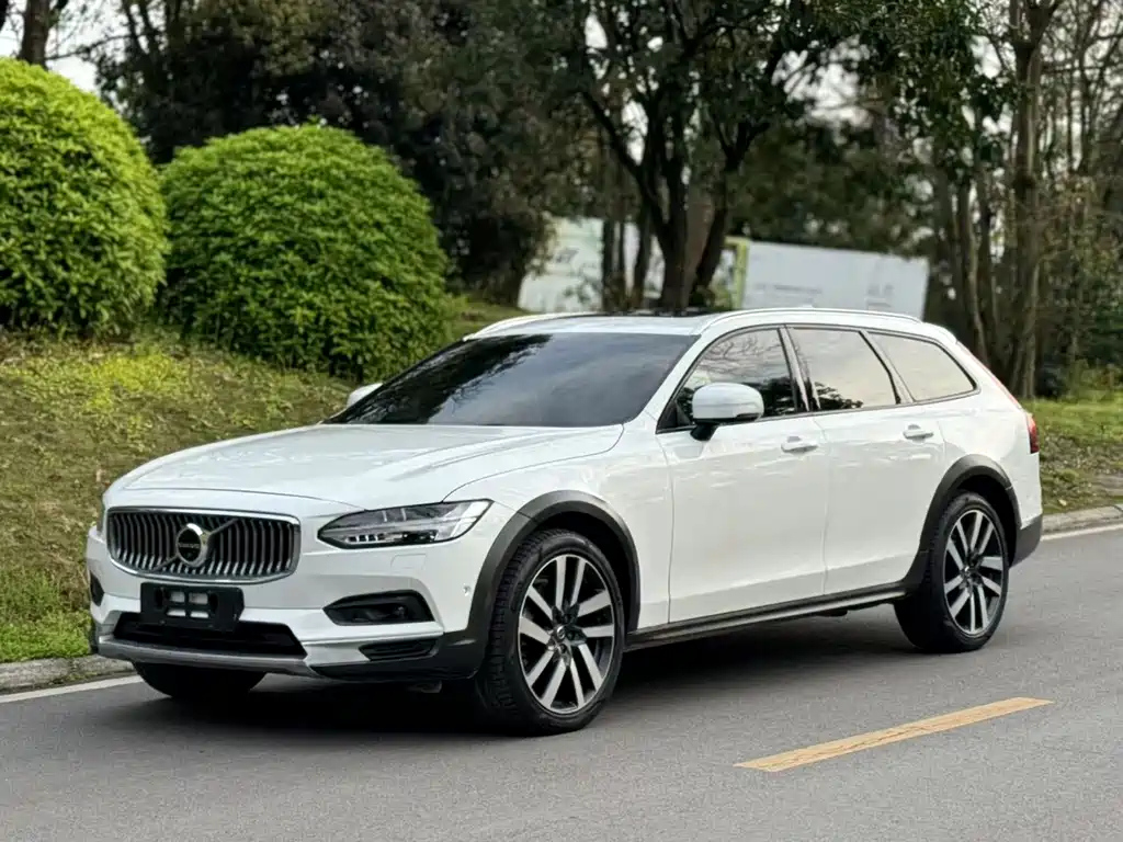 VOLVO V90 2021