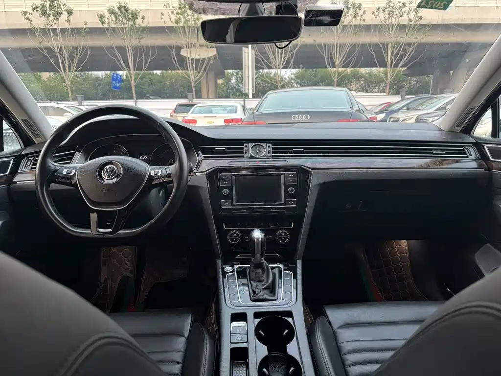 VOLKSWAGEN MAGOTAN 2018