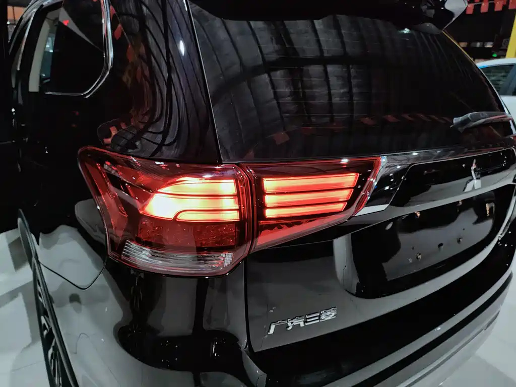 MITSUBISHI OUTLANDER 2019