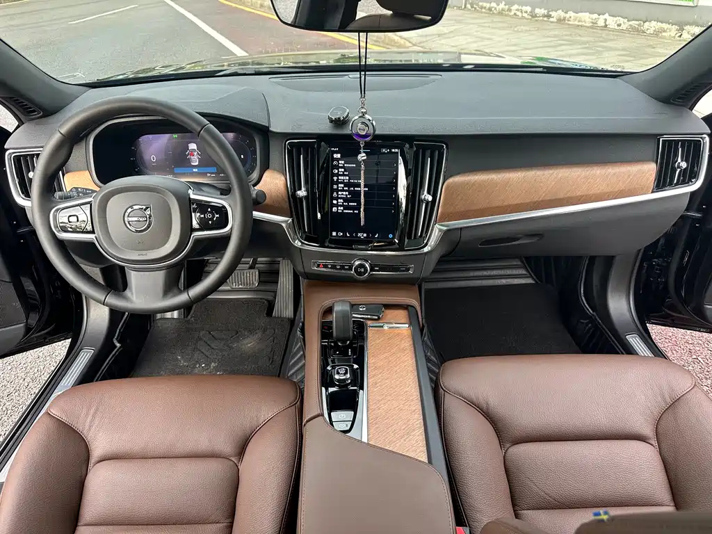 VOLVO S90 2024