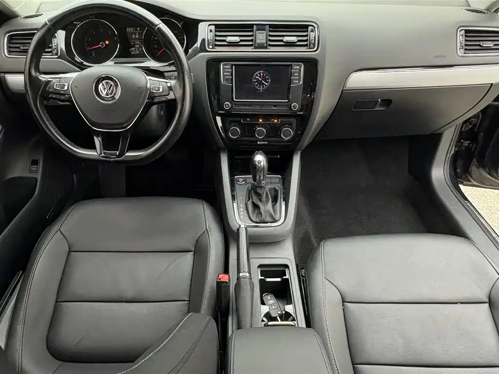 VOLKSWAGEN SAGITAR 2018