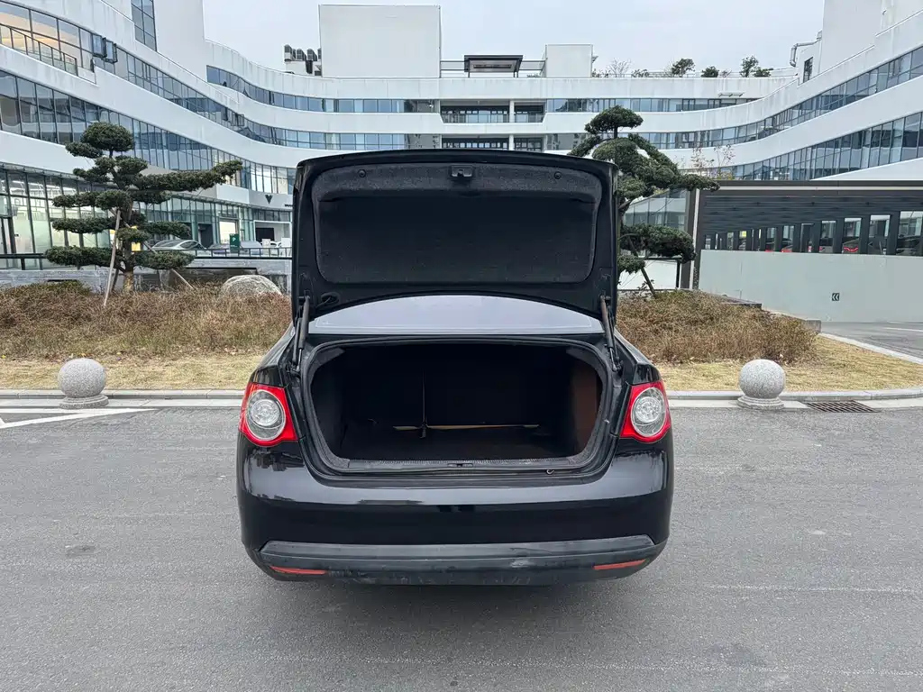 VOLKSWAGEN SAGITAR 2009
