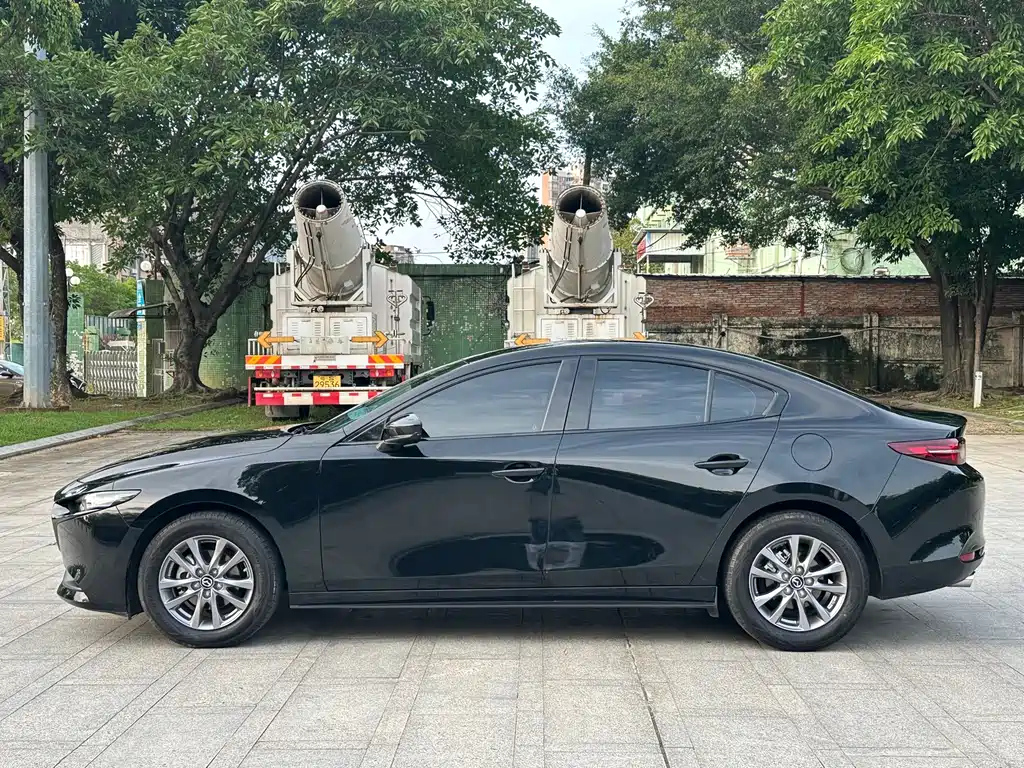 MAZDA 3 AXELA 2023