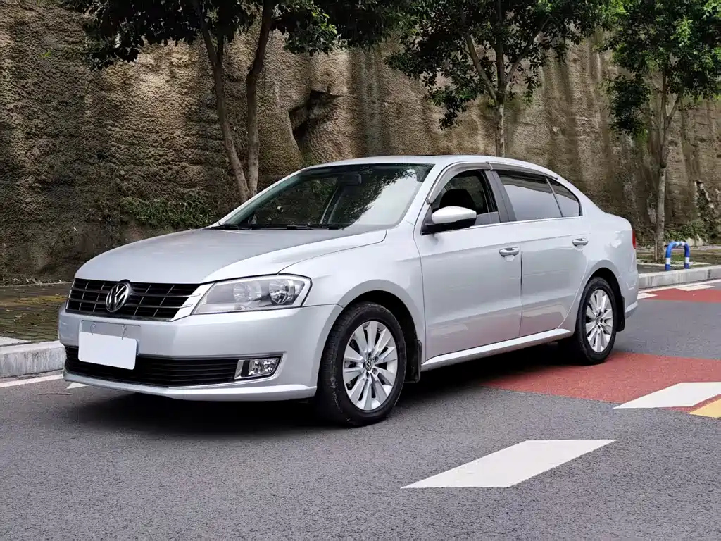 VOLKSWAGEN LAVIDA 2013
