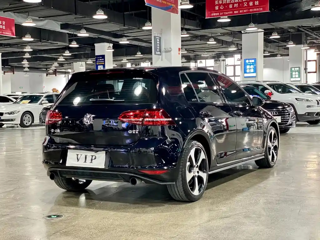 VOLKSWAGEN GOLF 2017
