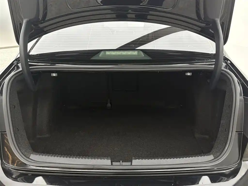 VOLKSWAGEN SAGITAR 2018