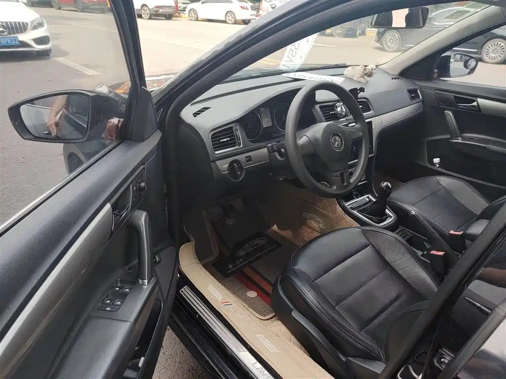 VOLKSWAGEN LAVIDA 2013