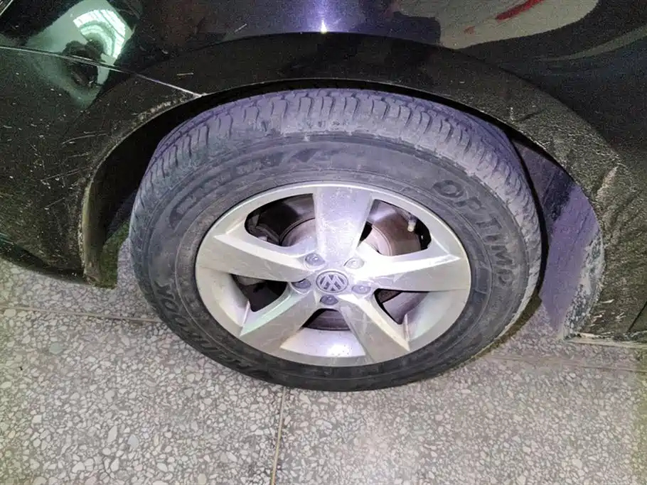 VOLKSWAGEN LAVIDA 2015