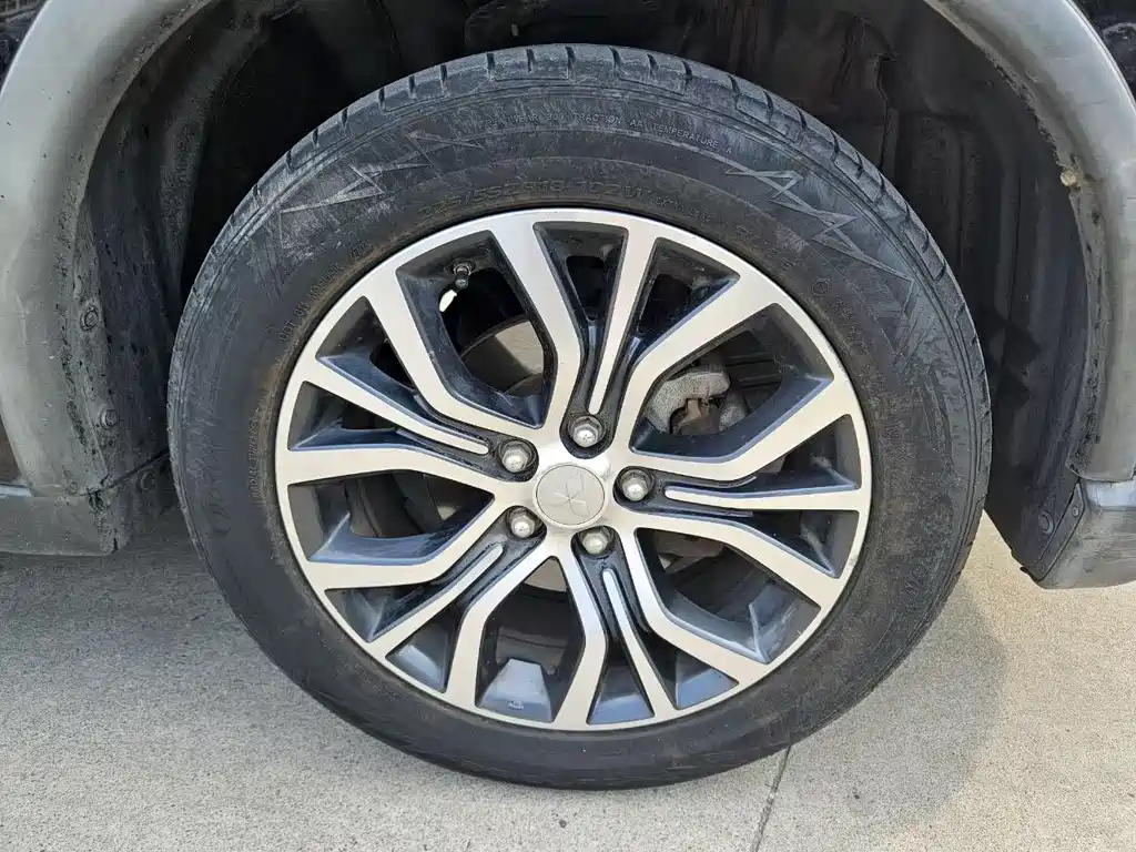 MITSUBISHI OUTLANDER 2017