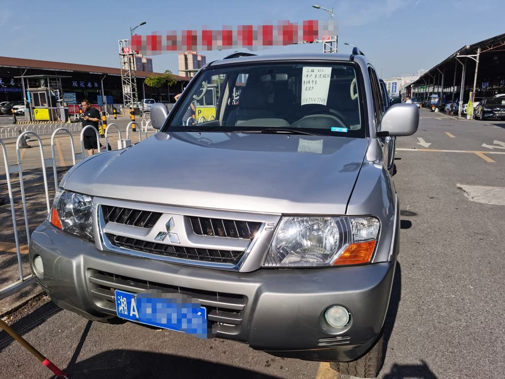MITSUBISHI PAJERO 2011
