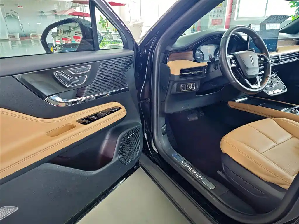 LINCOLN ADVENTURER 2020
