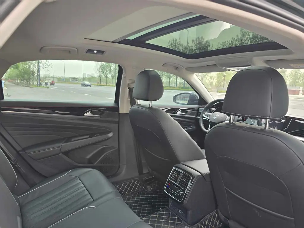 VOLKSWAGEN PASSAT 2022