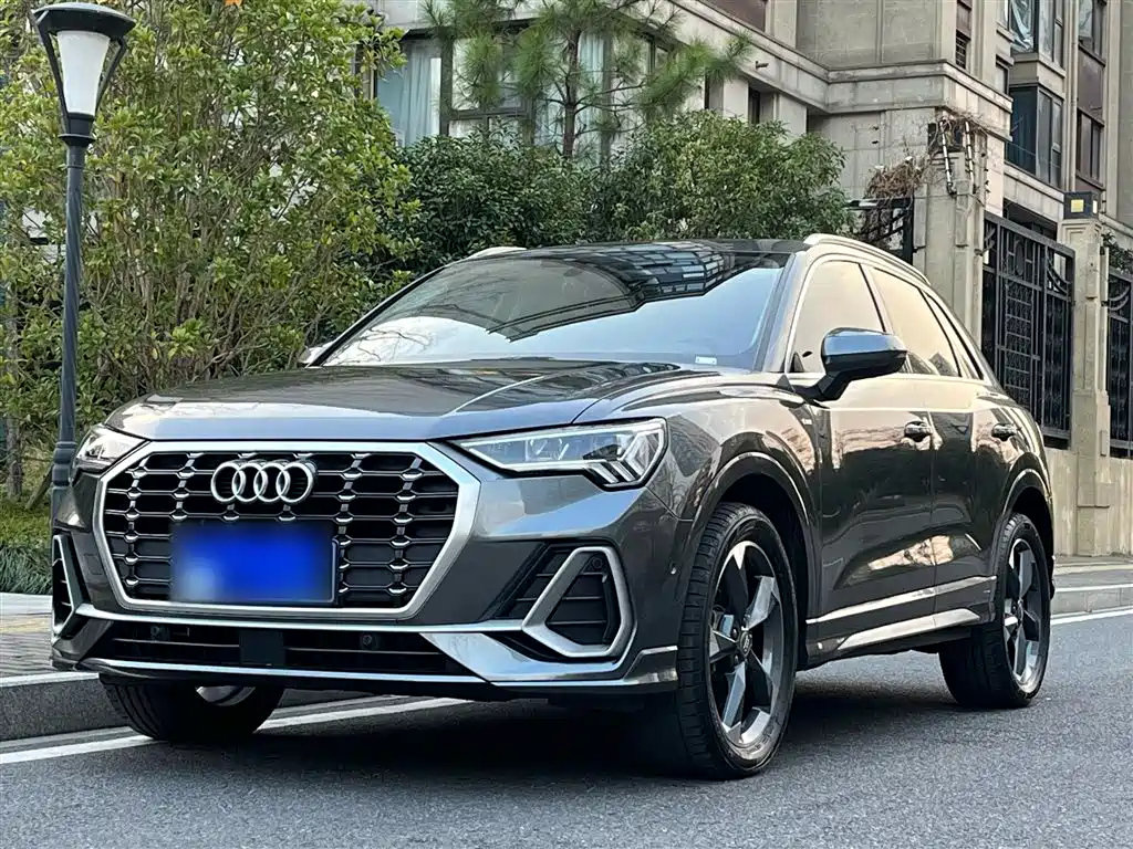 AUDI Q3 2021