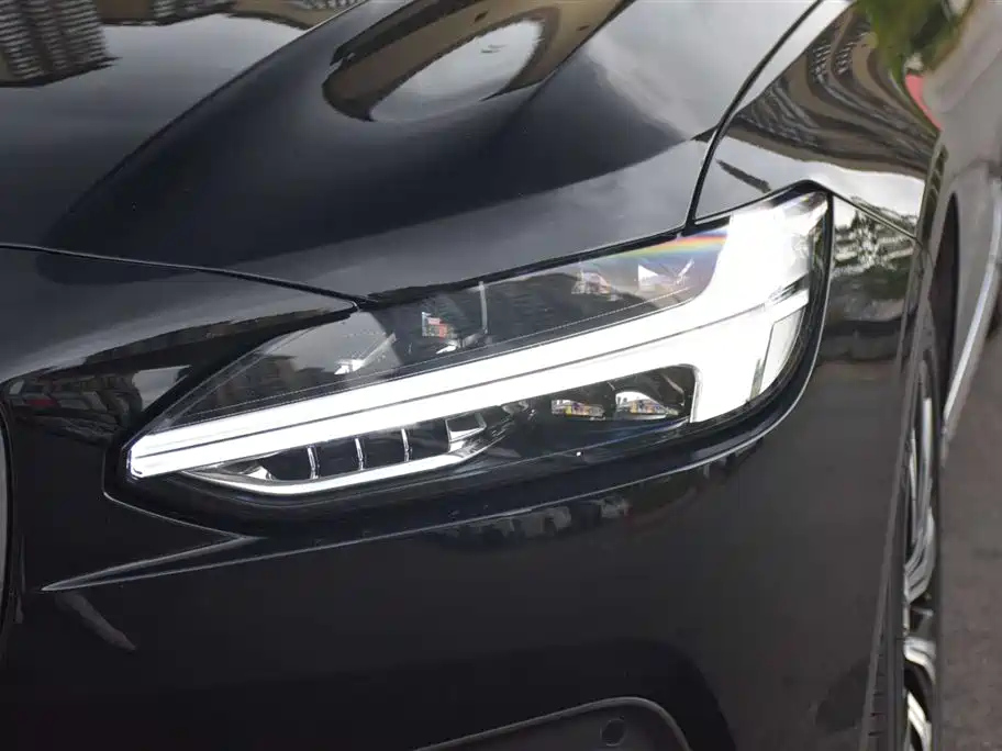 VOLVO S90 2021