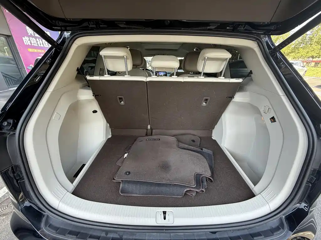 VOLKSWAGEN VILORAN 2022