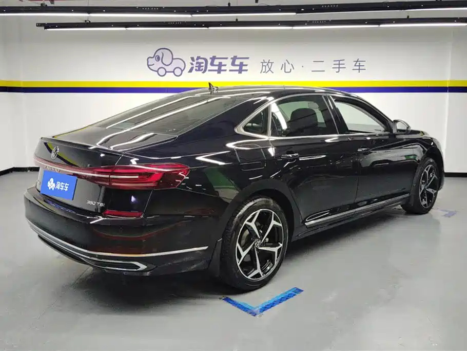 VOLKSWAGEN PASSAT 2024