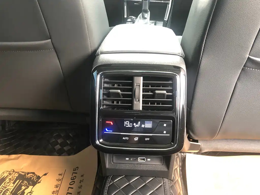VOLKSWAGEN PASSAT 2024