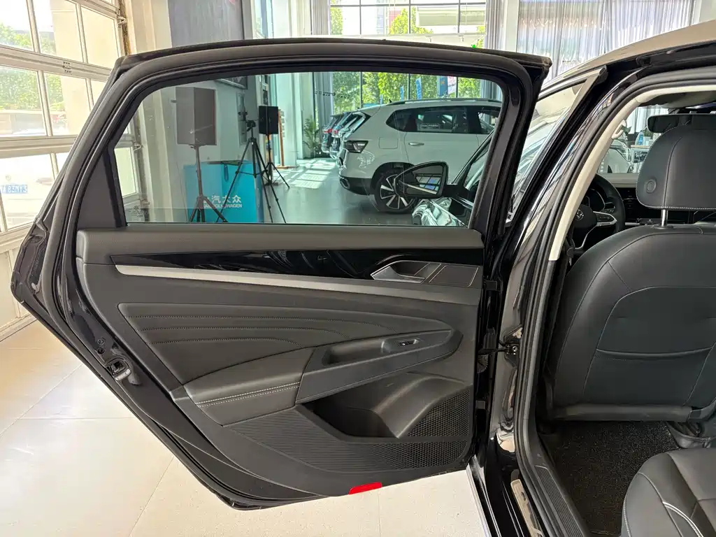 VOLKSWAGEN PASSAT 2022