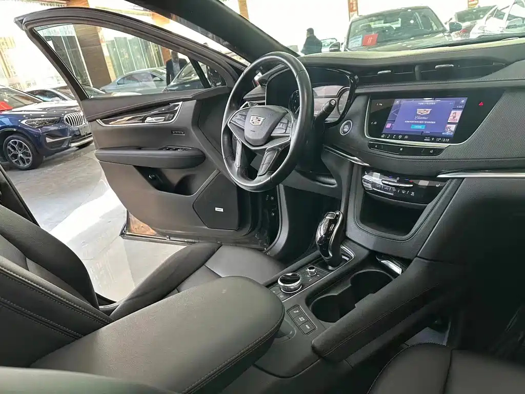 CADILLAC XT5 2021