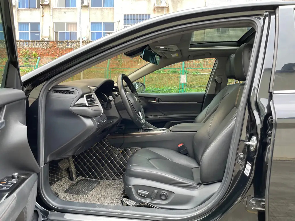 TOYOTA CAMRY 2020