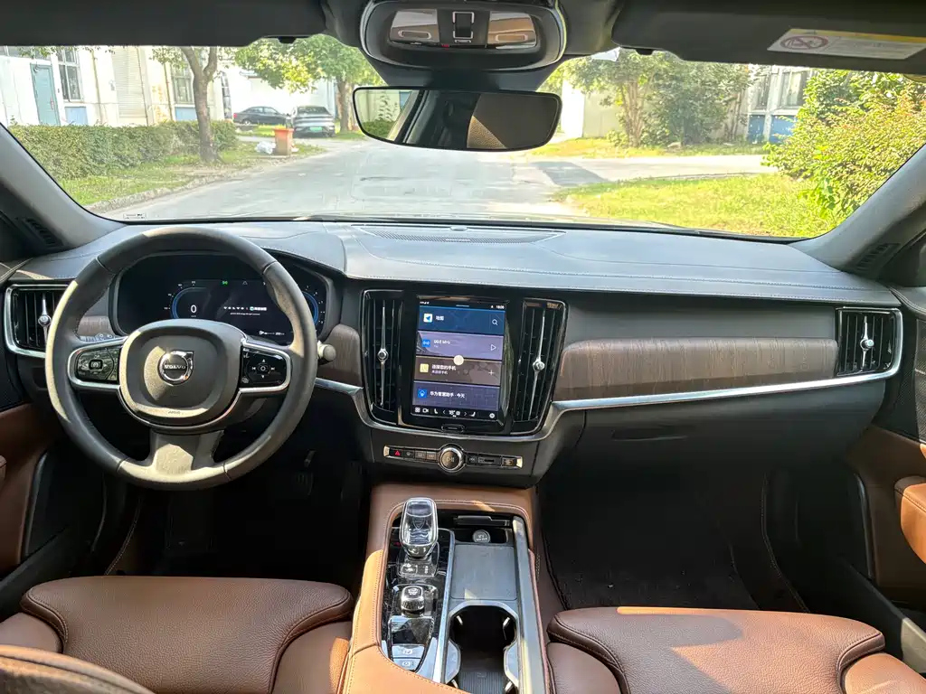 VOLVO S90 2025