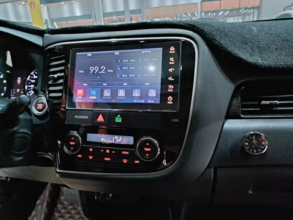 MITSUBISHI OUTLANDER 2019