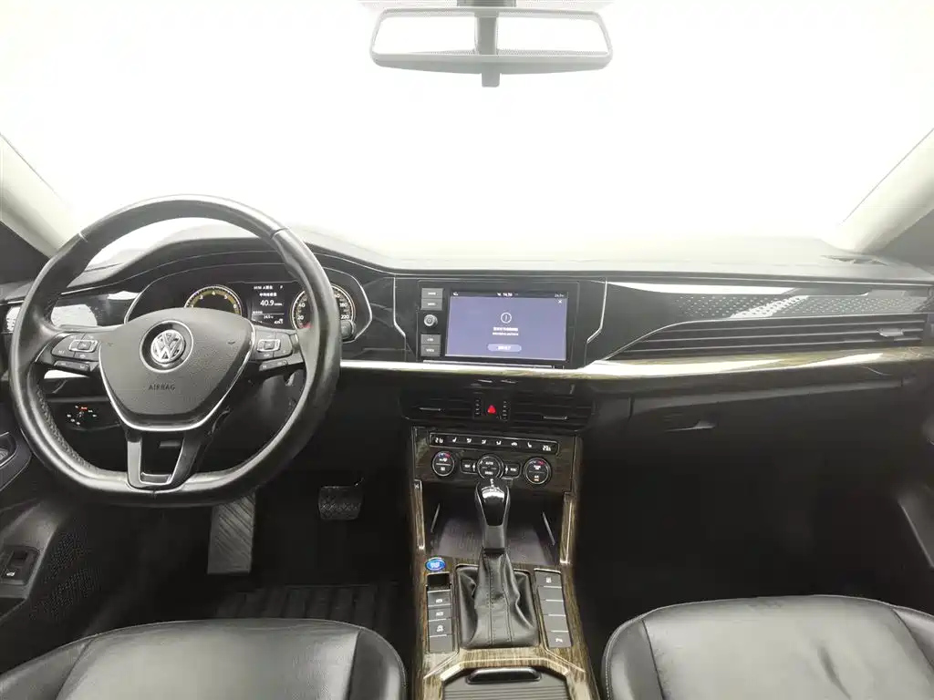 VOLKSWAGEN PASSAT 2019