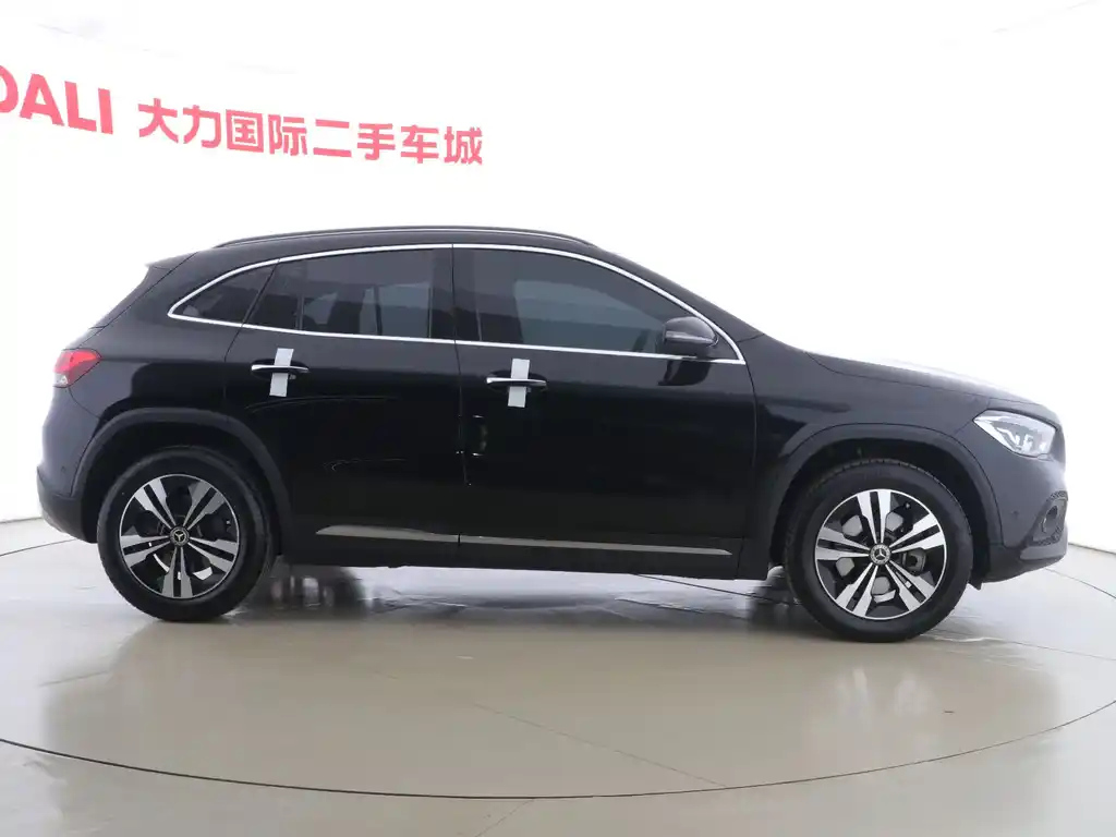 MERCEDES BENZ GLA 2023