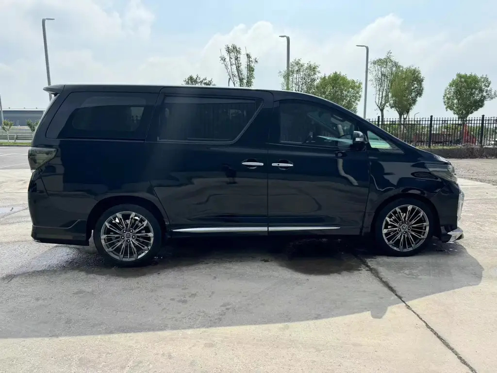 TOYOTA ALPHARD 2011