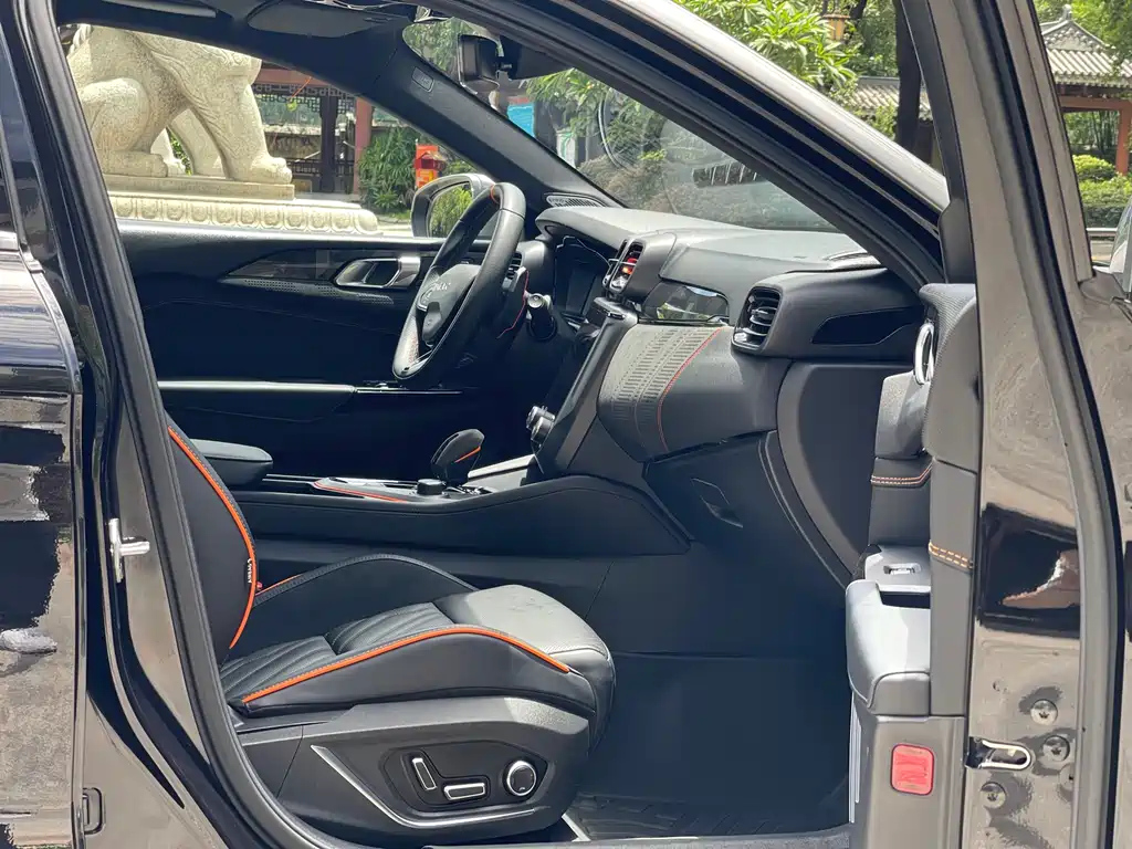 LYNK&CO 02 HATCHBACK 2021