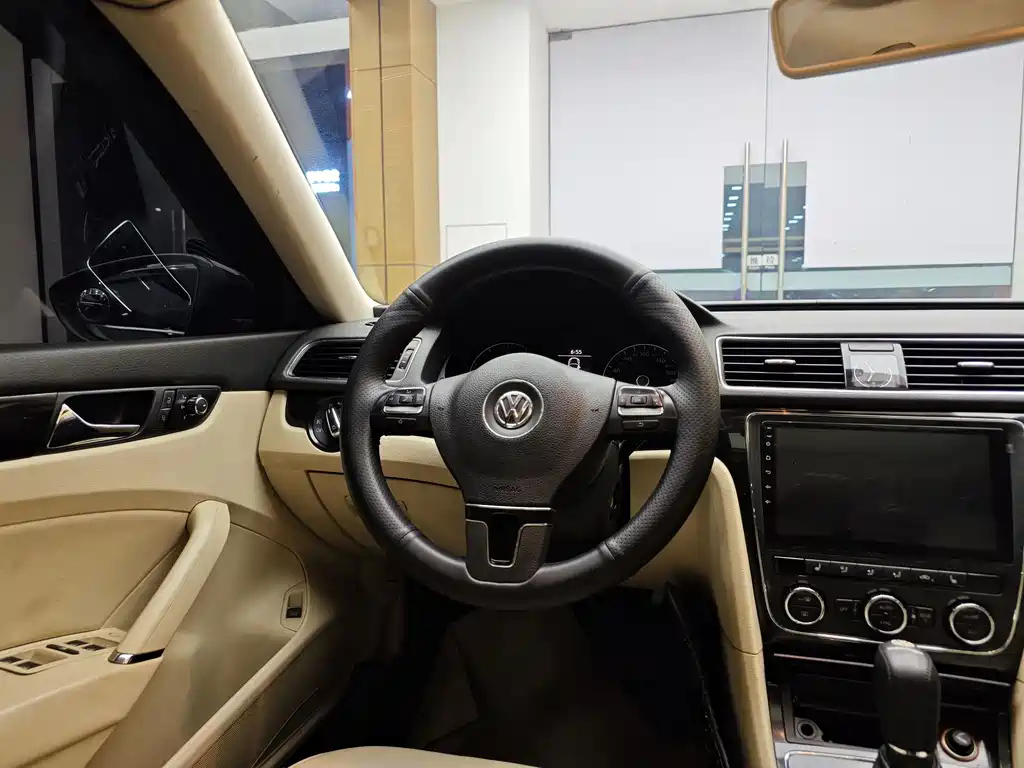 VOLKSWAGEN PASSAT 2015