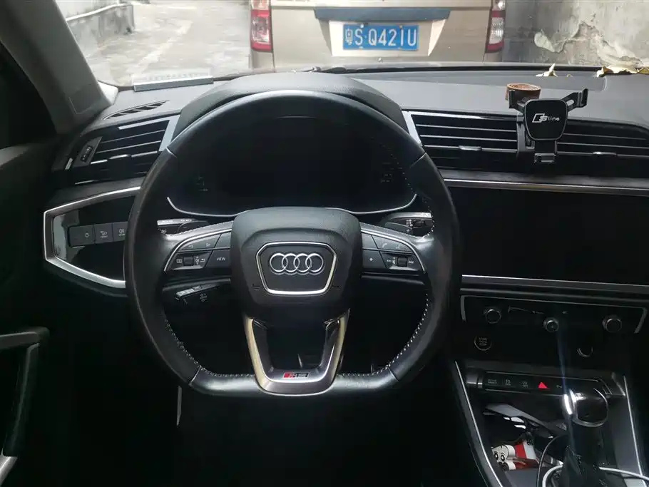 AUDI Q3 2021