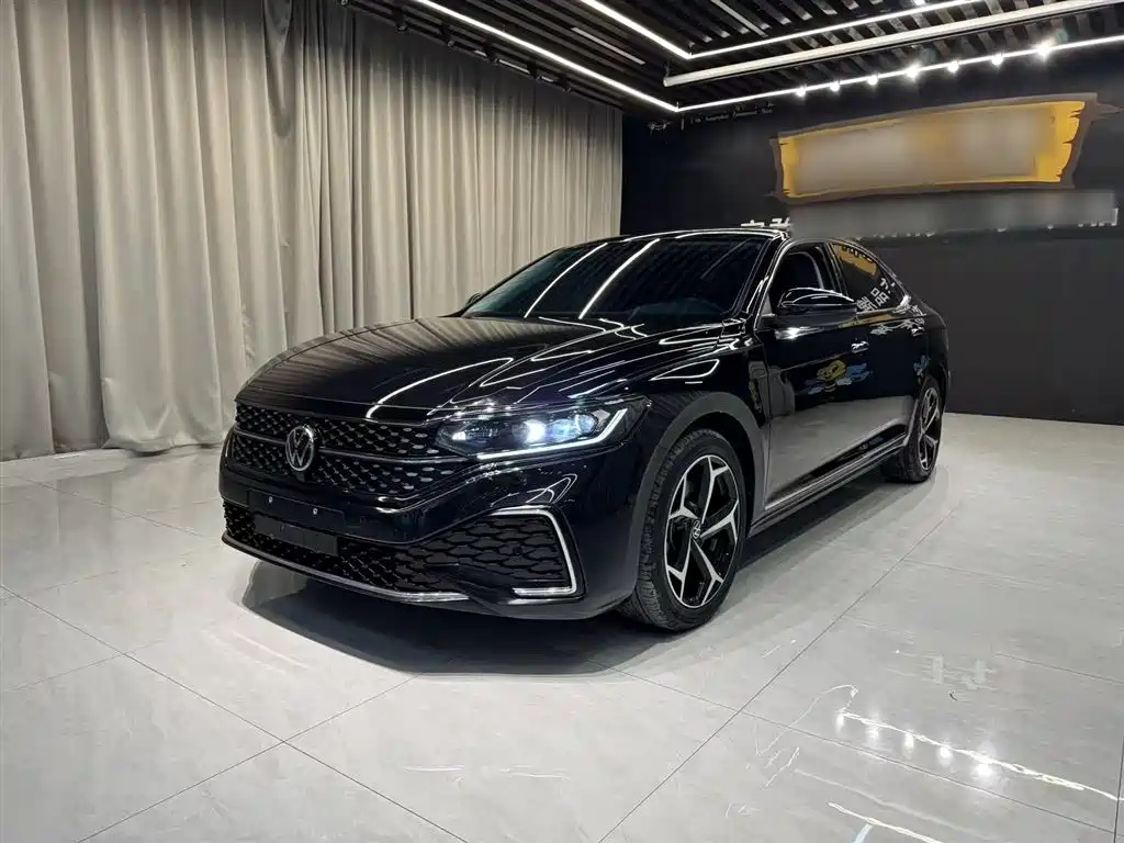 VOLKSWAGEN PASSAT 2023