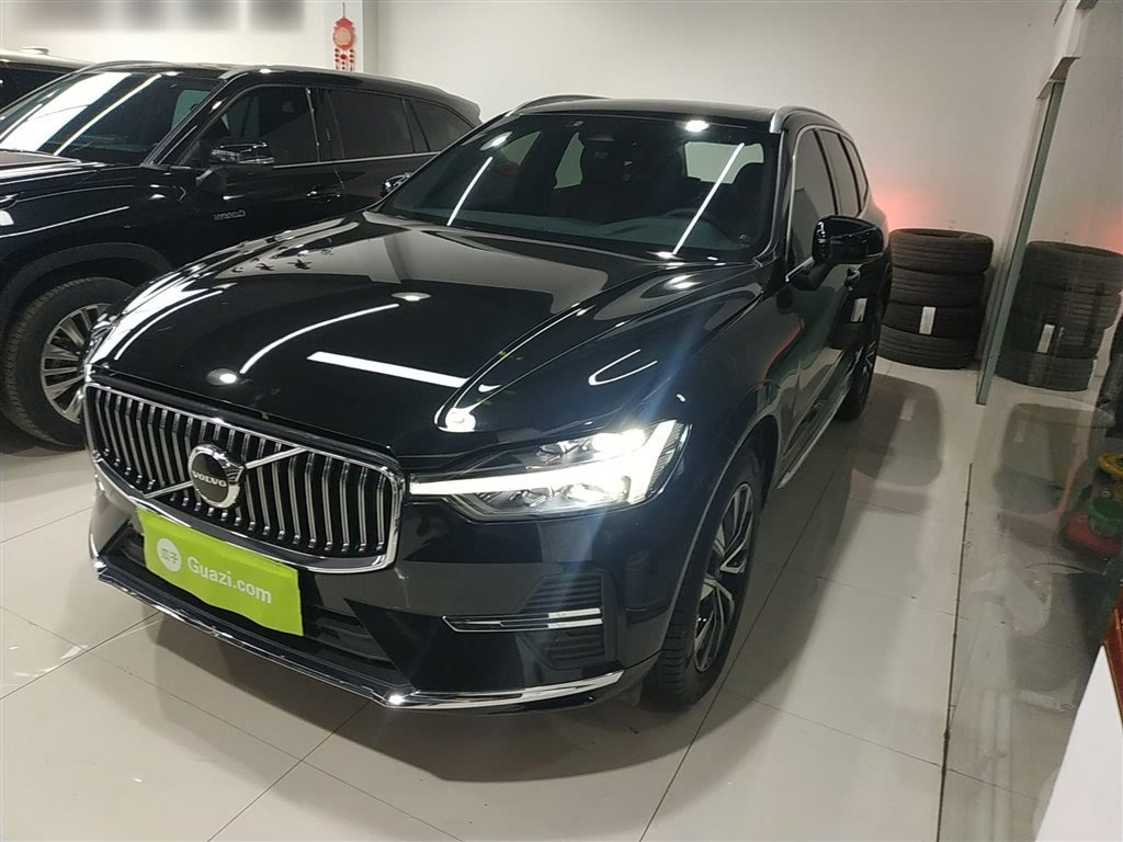 VOLVO XC60 2023