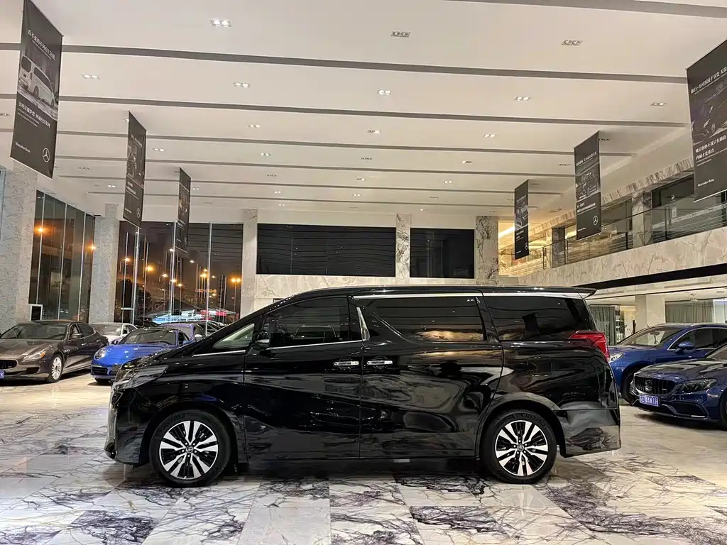TOYOTA ALPHARD 2018