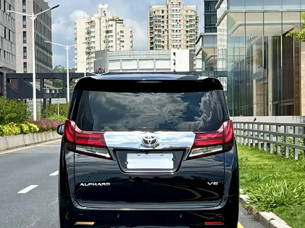 TOYOTA ALPHARD 2015