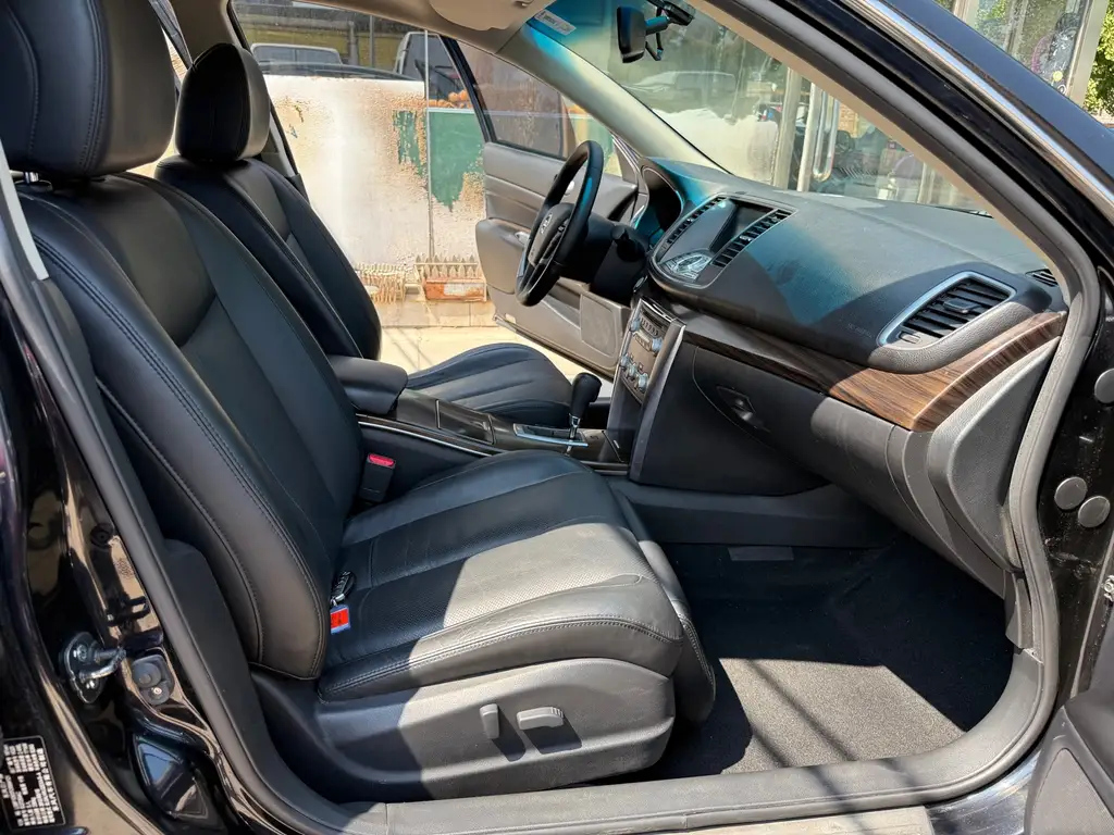 NISSAN TEANA 2011