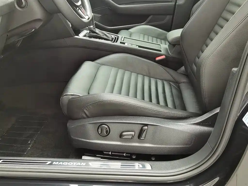 VOLKSWAGEN MAGOTAN 2019