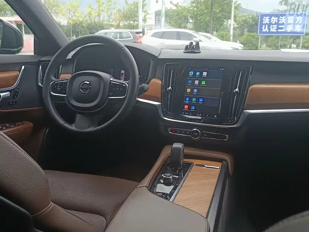 VOLVO S90 2023