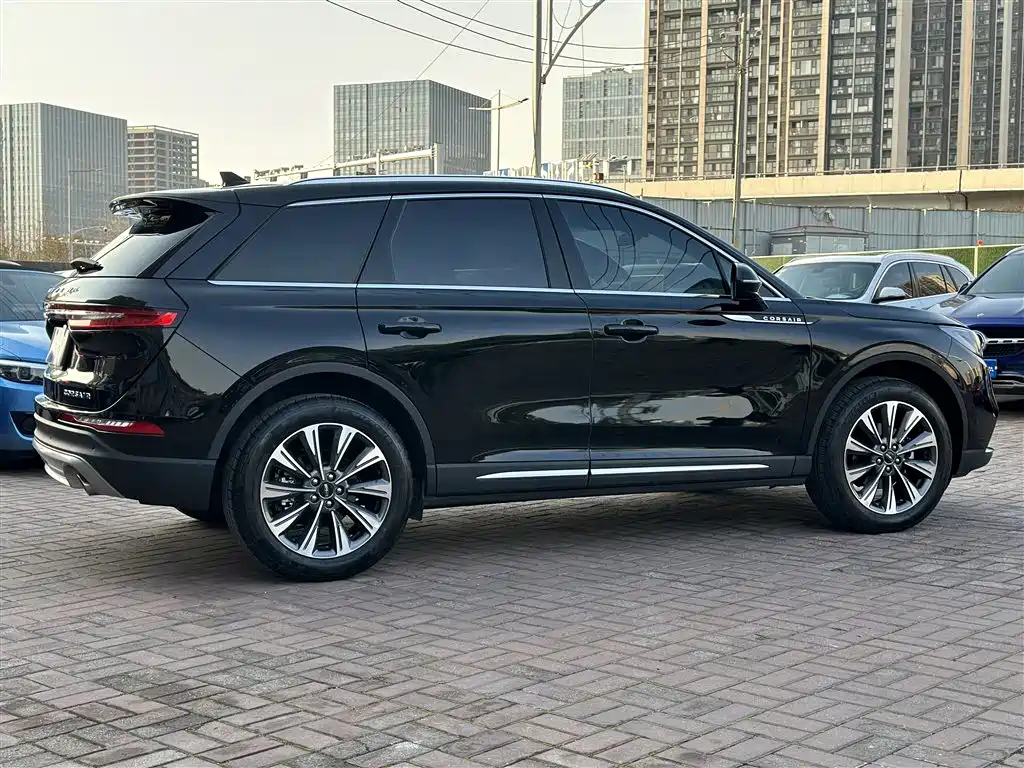 LINCOLN ADVENTURER 2021