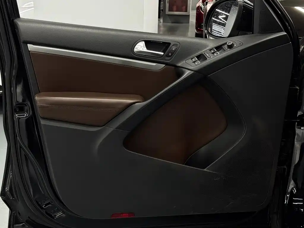 VOLKSWAGEN TIGUAN 2015