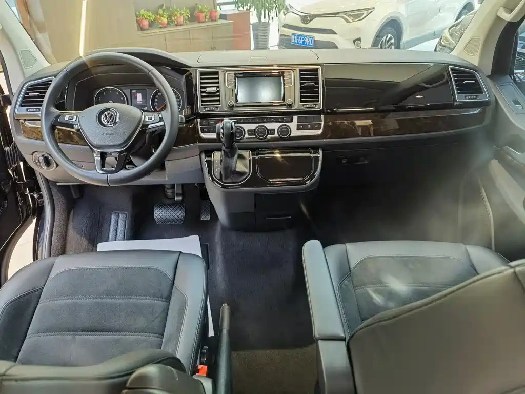 VOLKSWAGEN MULTIVAN 2019